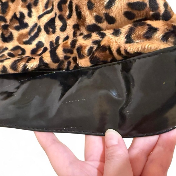 Leopard Print Women's Shoulder Bag with Black Accents Bow EUC - Picture 3 of 7